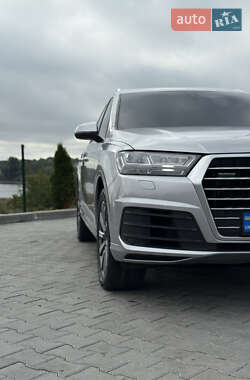 Позашляховик / Кросовер Audi Q7 2017 в 