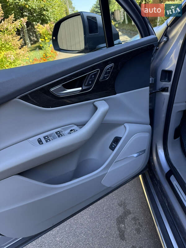 Внедорожник / Кроссовер Audi Q7 2019 в Киеве