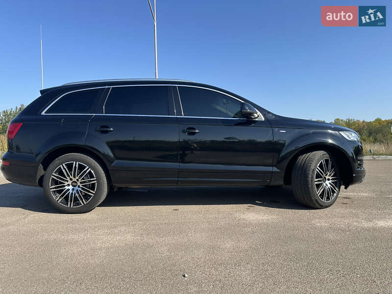 Позашляховик / Кросовер Audi Q7 2011 в Житомирі