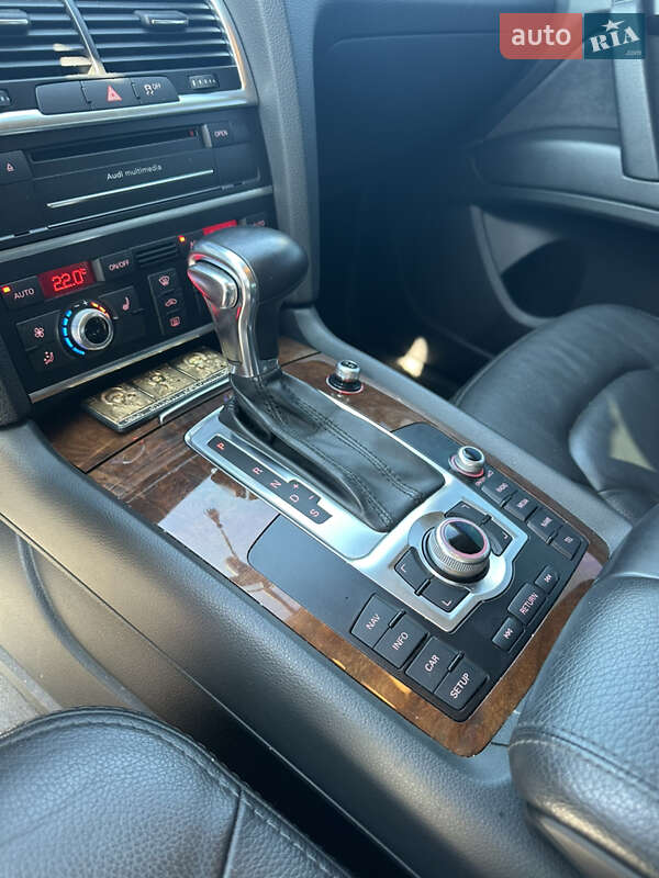 Позашляховик / Кросовер Audi Q7 2011 в Житомирі