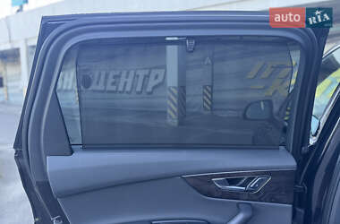 Позашляховик / Кросовер Audi Q7 2019 в 