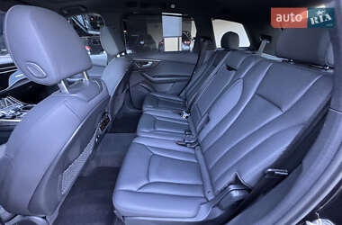 Позашляховик / Кросовер Audi Q7 2019 в 