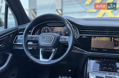 Позашляховик / Кросовер Audi Q7 2019 в 