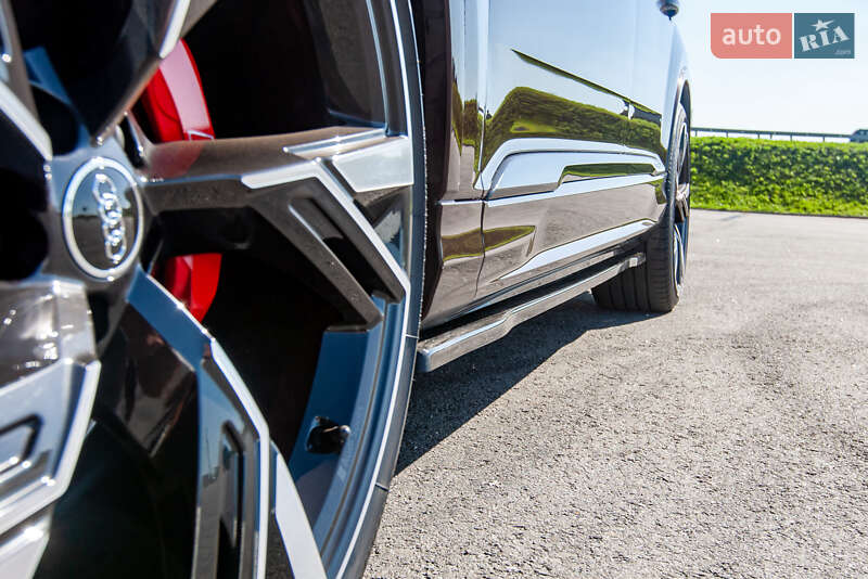 Позашляховик / Кросовер Audi Q7 2021 в Львові