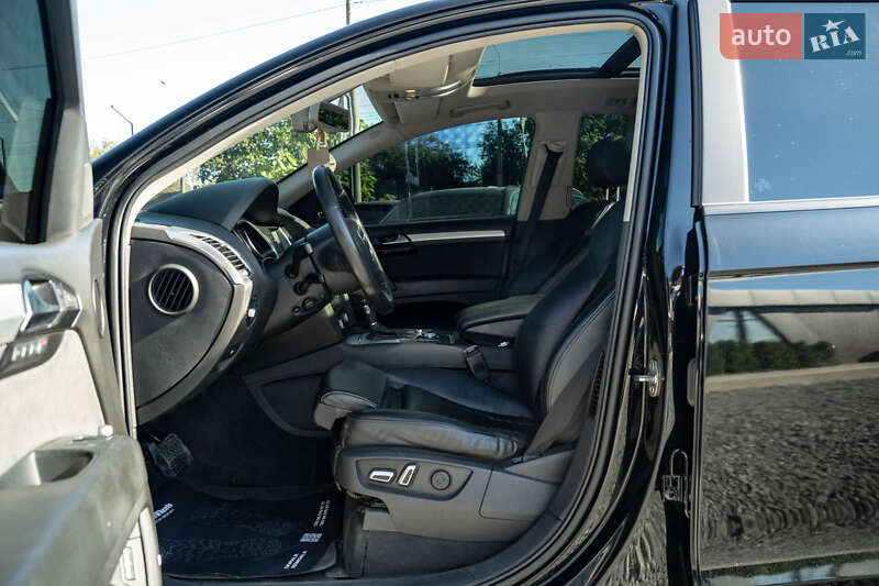 Внедорожник / Кроссовер Audi Q7 2010 в Черновцах