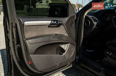 Позашляховик / Кросовер Audi Q7 2010 в 