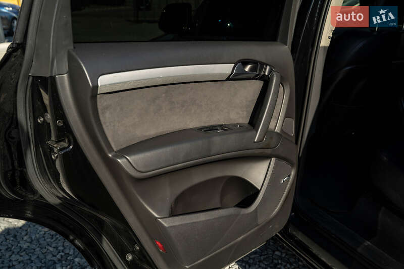 Внедорожник / Кроссовер Audi Q7 2010 в Черновцах