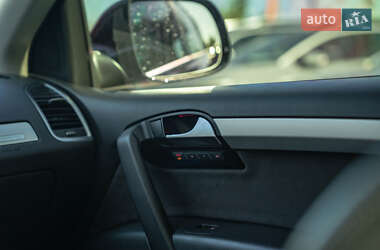 Позашляховик / Кросовер Audi Q7 2010 в 