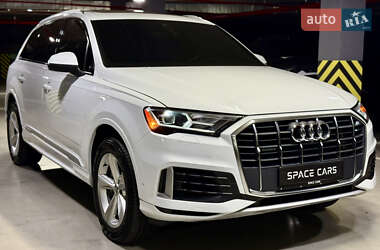 Позашляховик / Кросовер Audi Q7 2019 в 