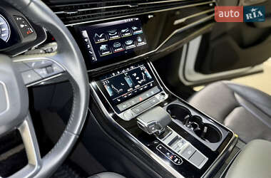 Позашляховик / Кросовер Audi Q7 2019 в 