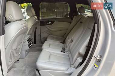 Позашляховик / Кросовер Audi Q7 2017 в 
