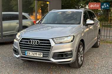 Позашляховик / Кросовер Audi Q7 2017 в 