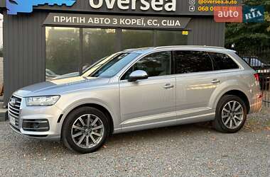 Позашляховик / Кросовер Audi Q7 2017 в 