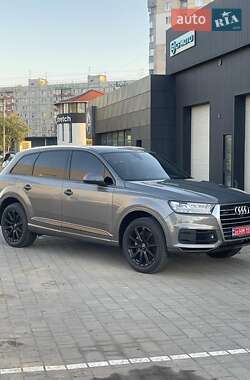 Внедорожник / Кроссовер Audi Q7 2017 в 