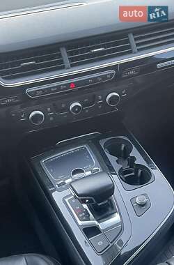 Внедорожник / Кроссовер Audi Q7 2017 в 