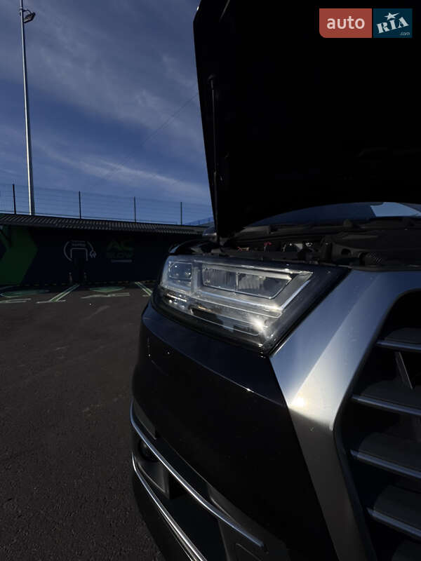 Внедорожник / Кроссовер Audi Q7 2017 в Чернигове
