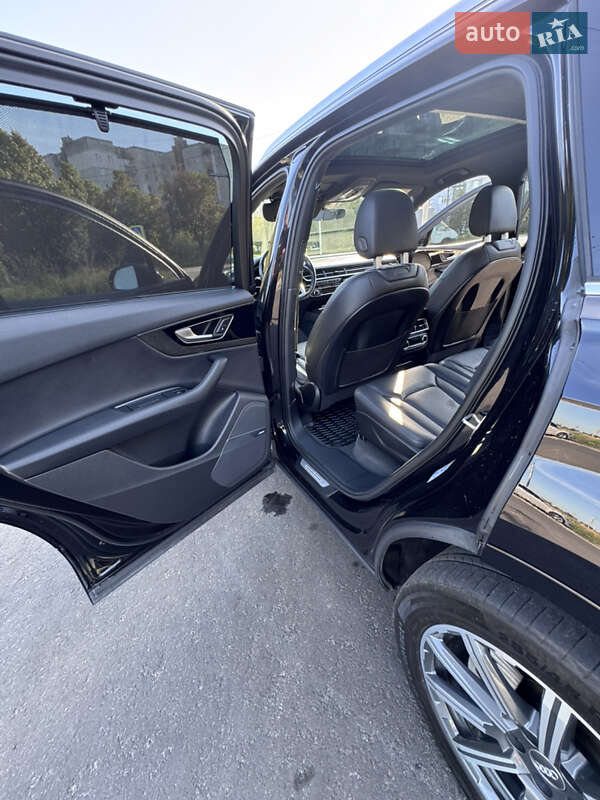 Внедорожник / Кроссовер Audi Q7 2017 в Чернигове