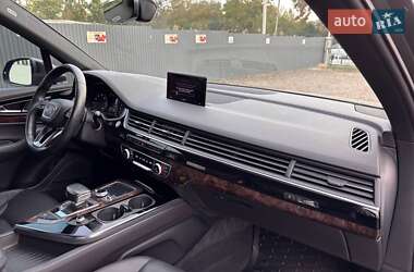 Позашляховик / Кросовер Audi Q7 2018 в 