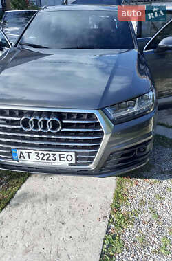Позашляховик / Кросовер Audi Q7 2017 в 