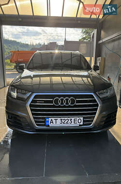 Позашляховик / Кросовер Audi Q7 2017 в 
