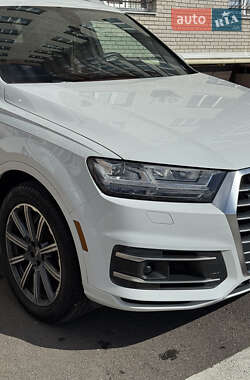 Позашляховик / Кросовер Audi Q7 2017 в 