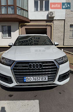 Позашляховик / Кросовер Audi Q7 2017 в 