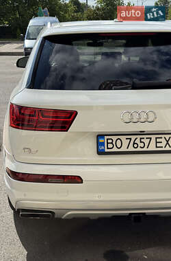 Позашляховик / Кросовер Audi Q7 2017 в 