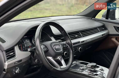 Позашляховик / Кросовер Audi Q7 2017 в 