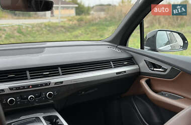 Позашляховик / Кросовер Audi Q7 2017 в 