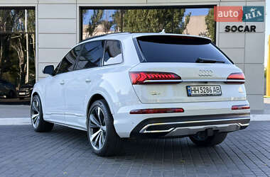Позашляховик / Кросовер Audi Q7 2020 в 