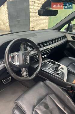 Позашляховик / Кросовер Audi Q7 2015 в 