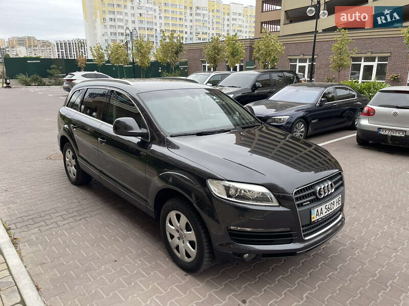 Внедорожник / Кроссовер Audi Q7 2007 в 