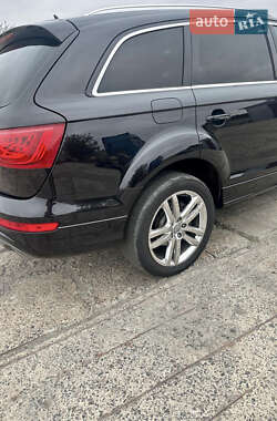 Позашляховик / Кросовер Audi Q7 2012 в 