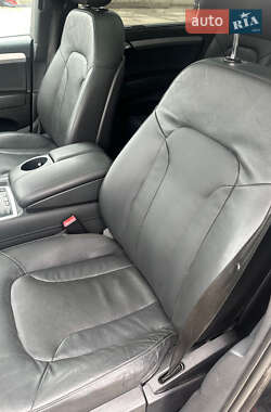 Позашляховик / Кросовер Audi Q7 2012 в 