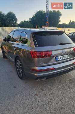 Позашляховик / Кросовер Audi Q7 2015 в 