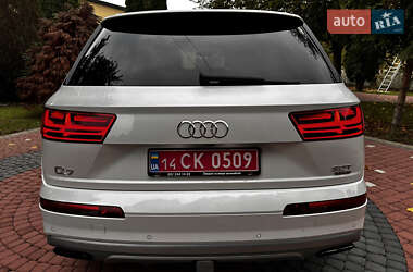 Позашляховик / Кросовер Audi Q7 2017 в 