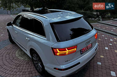 Позашляховик / Кросовер Audi Q7 2017 в 