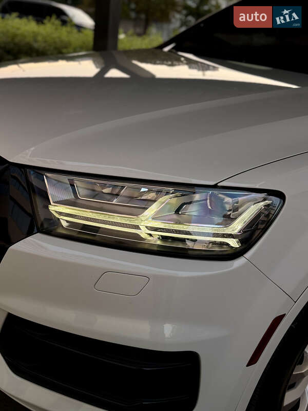 Позашляховик / Кросовер Audi Q7 2017 в Дніпрі
