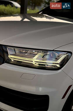 Позашляховик / Кросовер Audi Q7 2017 в  фото 5 Позашляховик / Кросовер Audi Q7 2017 в