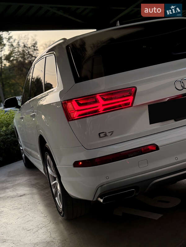 Позашляховик / Кросовер Audi Q7 2017 в Дніпрі