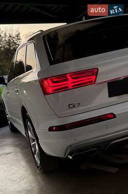 Позашляховик / Кросовер Audi Q7 2017 в  фото 9 Позашляховик / Кросовер Audi Q7 2017 в