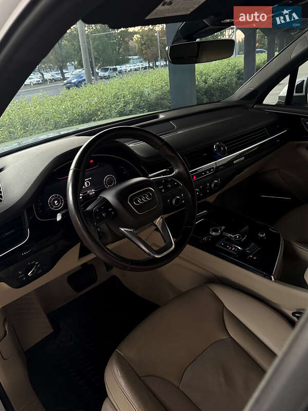 Позашляховик / Кросовер Audi Q7 2017 в Дніпрі