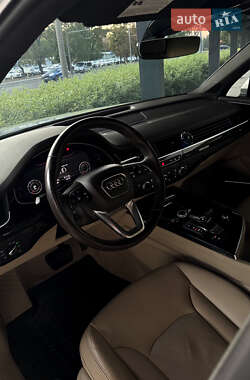 Позашляховик / Кросовер Audi Q7 2017 в  фото 12 Позашляховик / Кросовер Audi Q7 2017 в