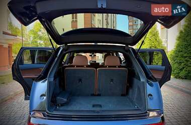 Позашляховик / Кросовер Audi Q7 2017 в 