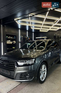 Внедорожник / Кроссовер Audi Q7 2017 в 