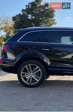 Позашляховик / Кросовер Audi Q7 2011 в 