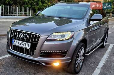 Позашляховик / Кросовер Audi Q7 2010 в 