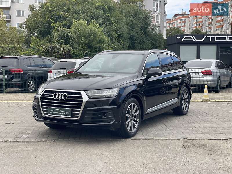 Позашляховик / Кросовер Audi Q7 2017 в Чернівцях