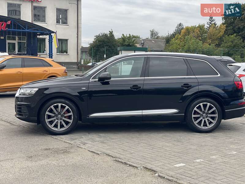 Позашляховик / Кросовер Audi Q7 2017 в Чернівцях