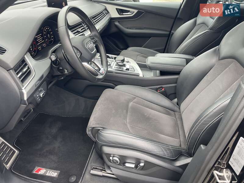 Позашляховик / Кросовер Audi Q7 2017 в Чернівцях